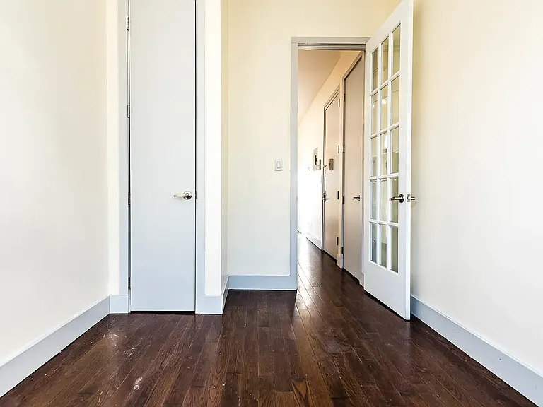 26 Wilson Ave #2L — Photo 3