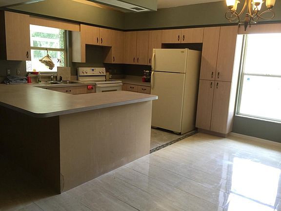 2nd image of 13 Leaning Palm Ct