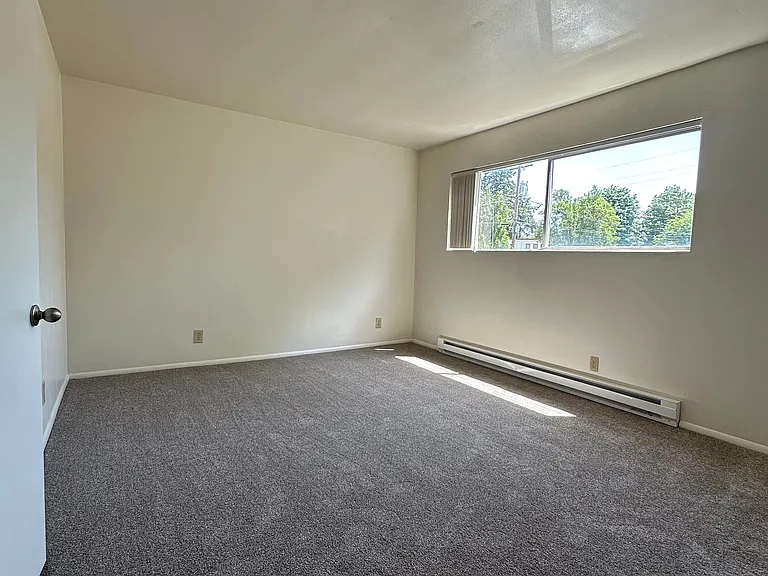 170 Owens St S #209 — Photo 5