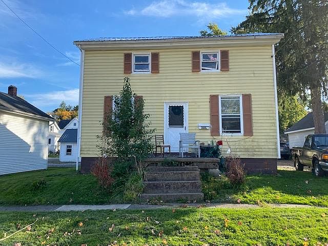 1st image of 445 Diamond St