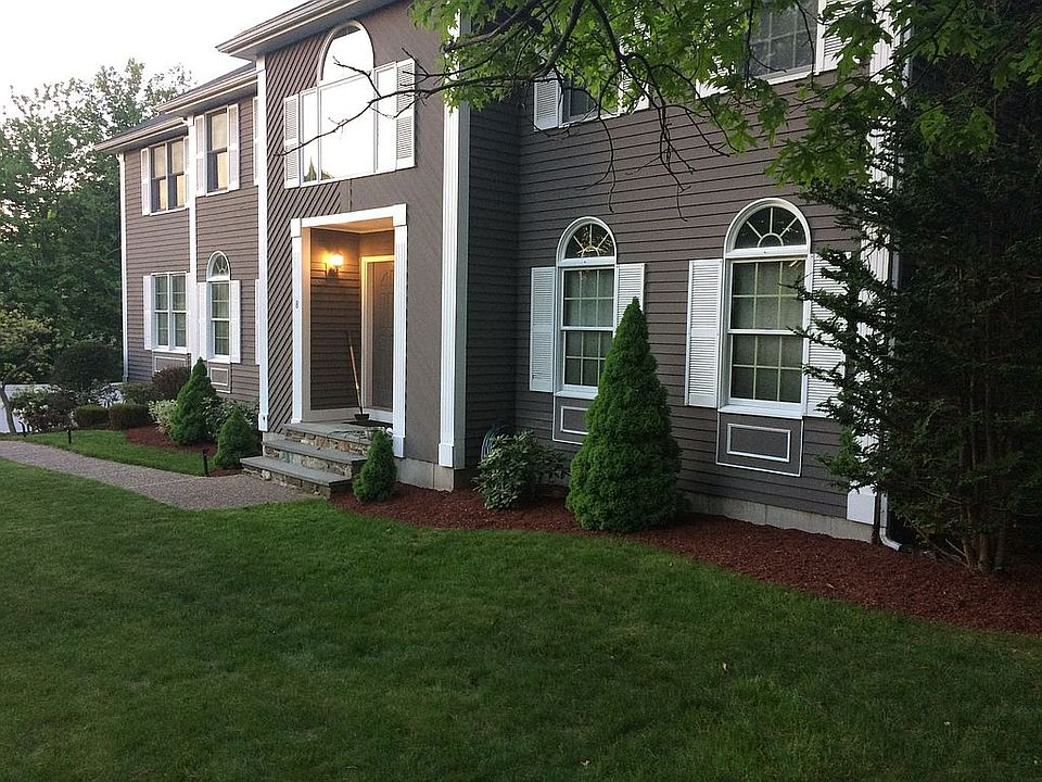 2nd image of 8 Hampton Ct