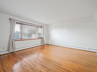 776 S 5th St, Lindenhurst, NY 11757