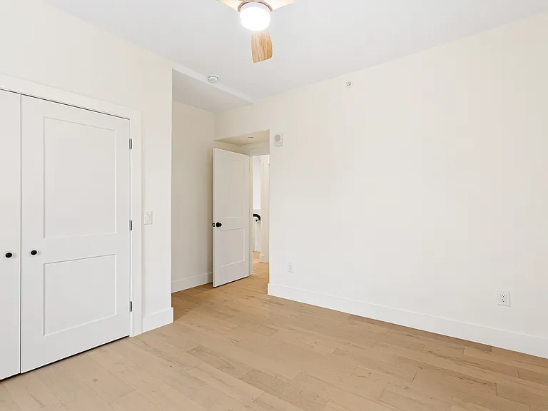 300 Kings Hwy E #C — Photo 8