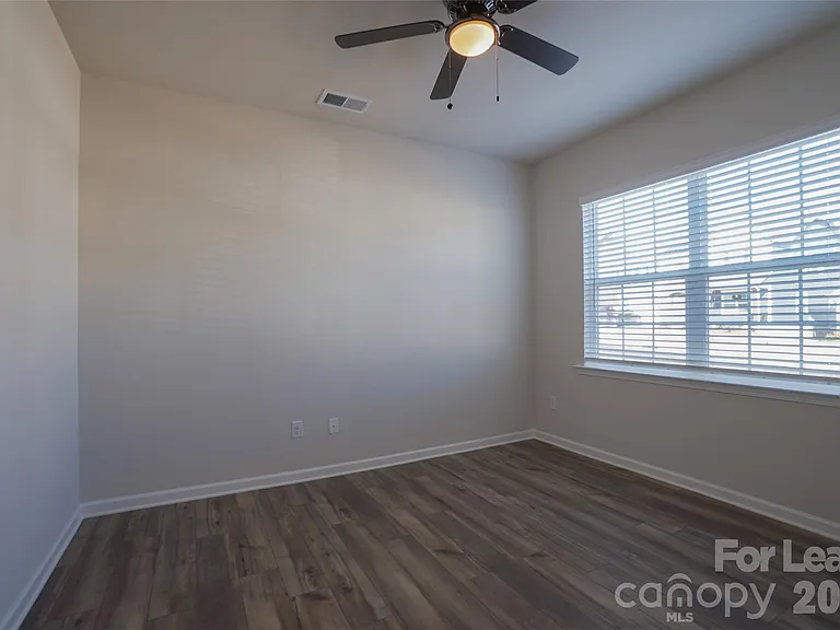 1406 Caracara Ct — Photo 2