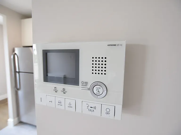 300 Eldert St #1R — Photo 10