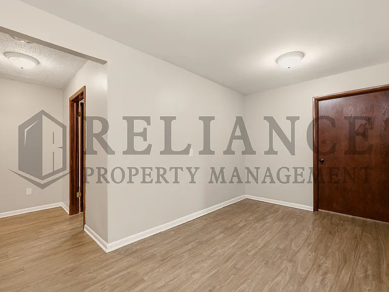 2917 S Walnut St — Photo 20
