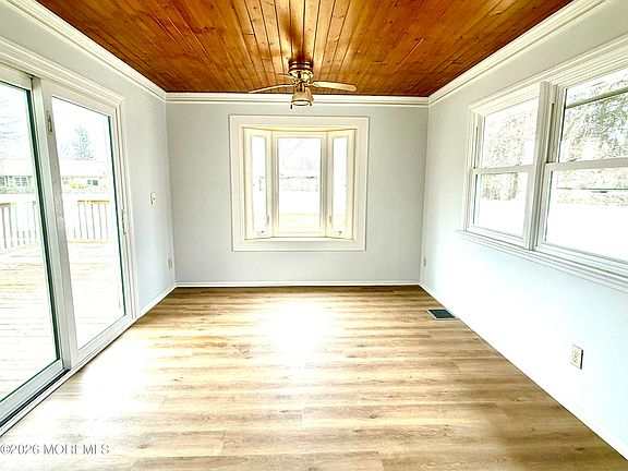 3rd image of 27 Runyon Avenue