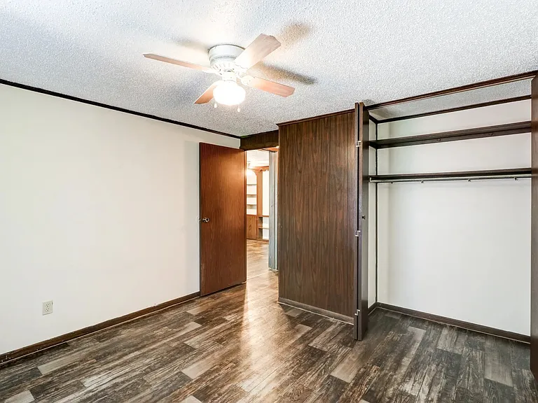Camellia Court Apartments — Photo 28
