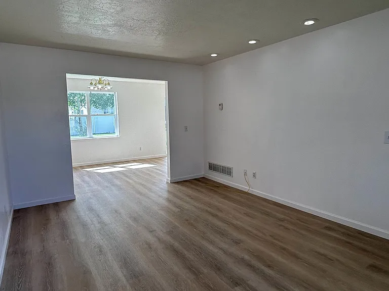 320 S Ashley Ave — Photo 7