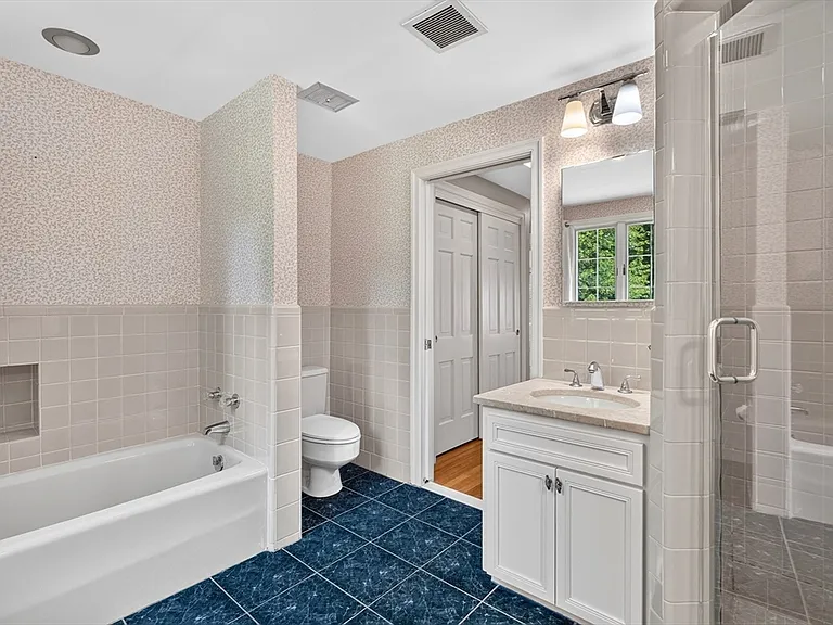 131 Montvale Rd — Photo 30