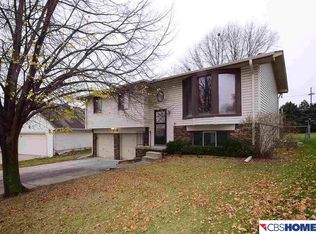 5728 N 107th St, Omaha, NE 68134