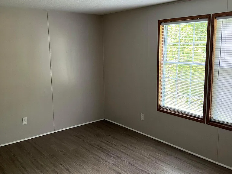134 Mapleleaf Dr — Photo 5