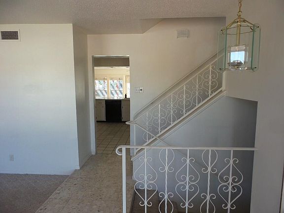 4th image of 10648 Lakewood Ave
