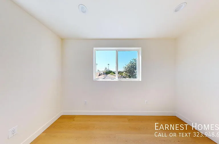 6445 Satsuma Ave #1/2 — Photo 11