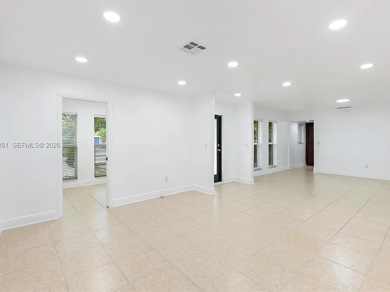 5770 SW 55th St — Photo 7