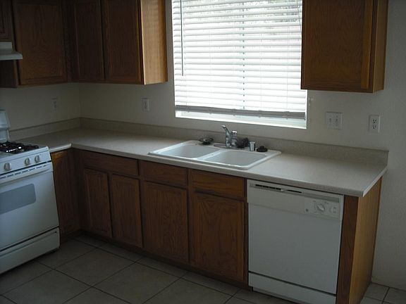 4th image of 2701 Cottonwillow St