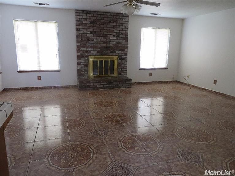 2nd image of 2208 Meadow Glen Dr