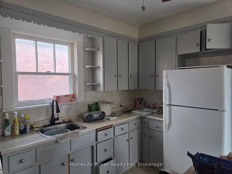 25 Menzie Ave — Photo 6