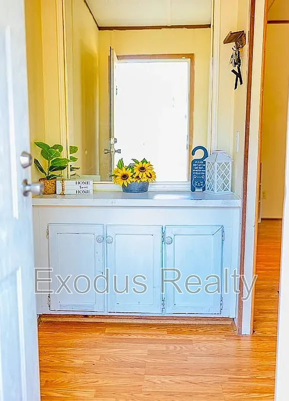 3 bed, 2.0 bath, 11258 sqft, $1,499 — Photo 3