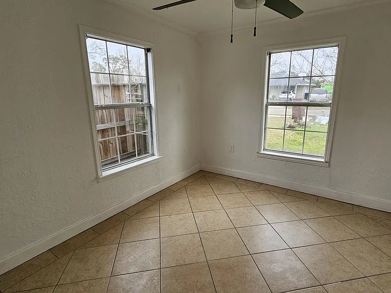 5643 Oriole St — Photo 13
