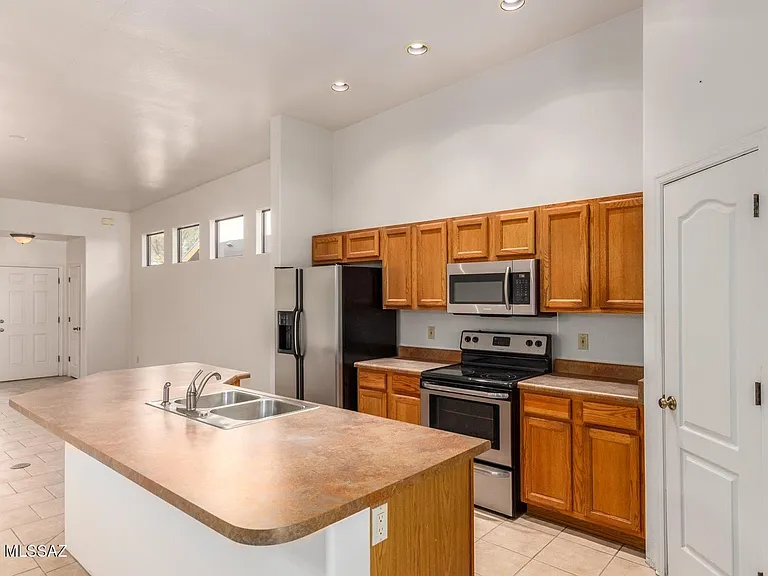 3158 N Avenida Del Clarin #TILES — Photo 2