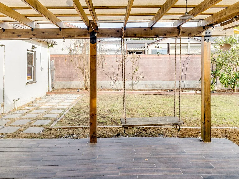 10608 S 8th Ave — Photo 30