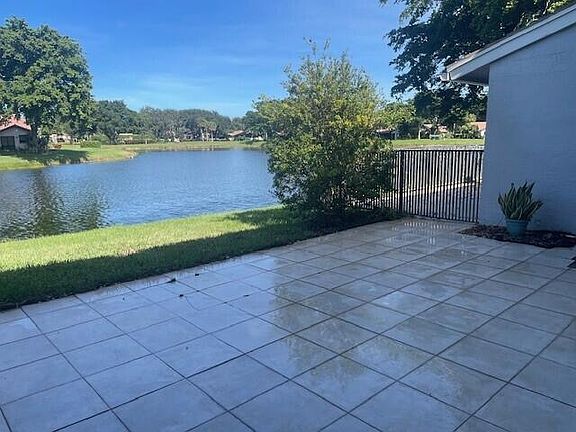 3rd image of 3159 Lake Shore Dr
