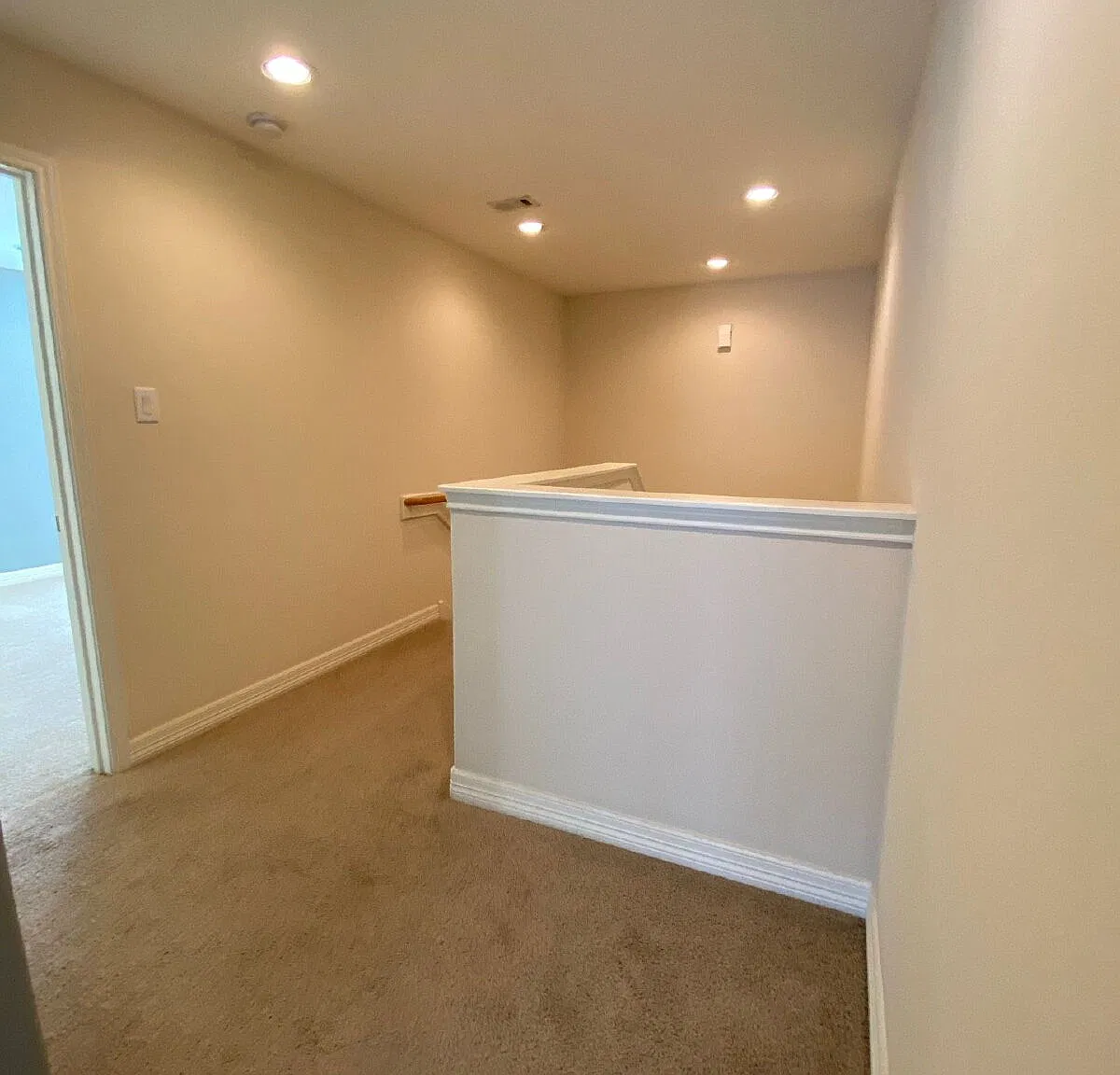 3 bed, 3.5 bath, 1962 sqft, $2,050 — Photo 4