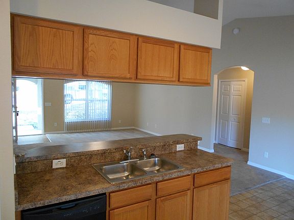 4th image of 602 Hamlet Ct
