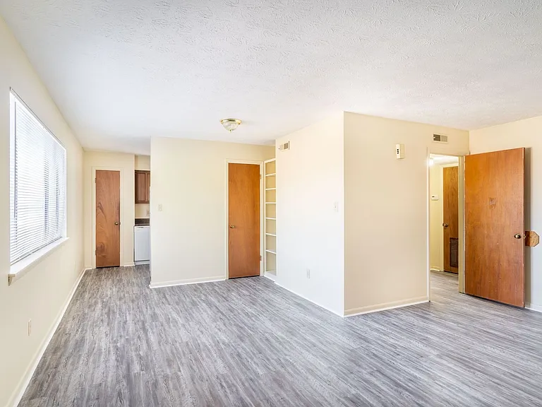 410 Church Ave NE — Photo 11