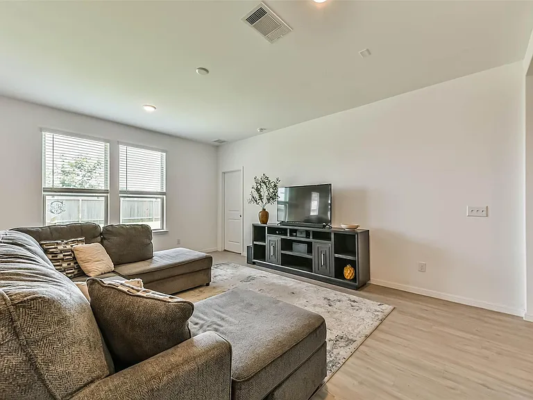 339 Friesian Ct — Photo 8