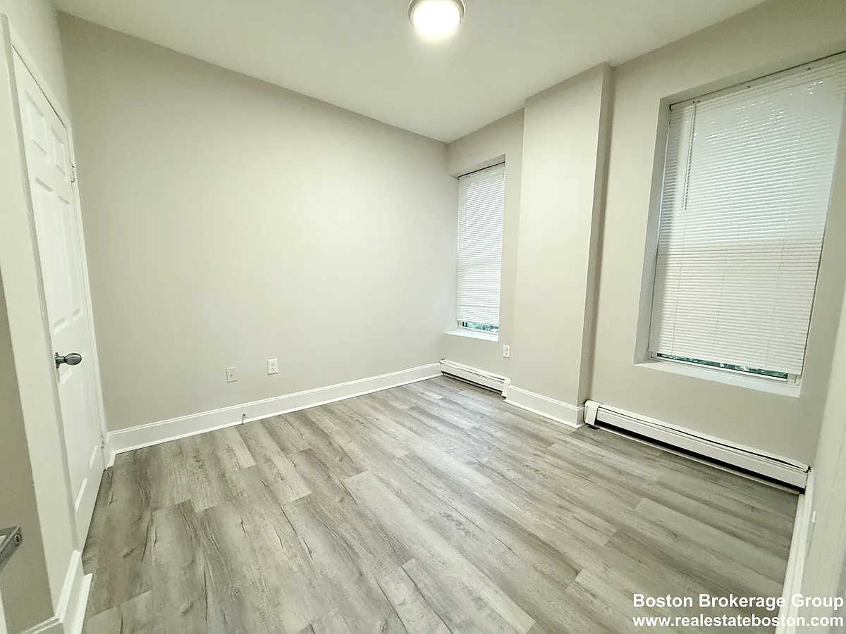 Building Photo - 15 Ruggles St #4