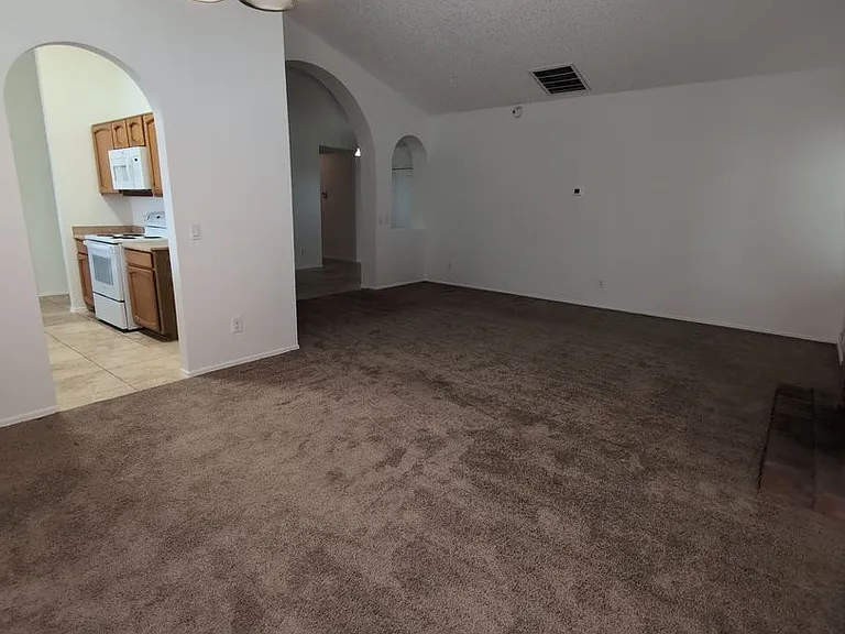 1207 E San Remo Ave — Photo 18