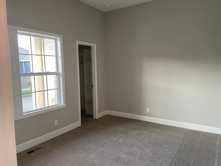 16176 Fontana St — Photo 5