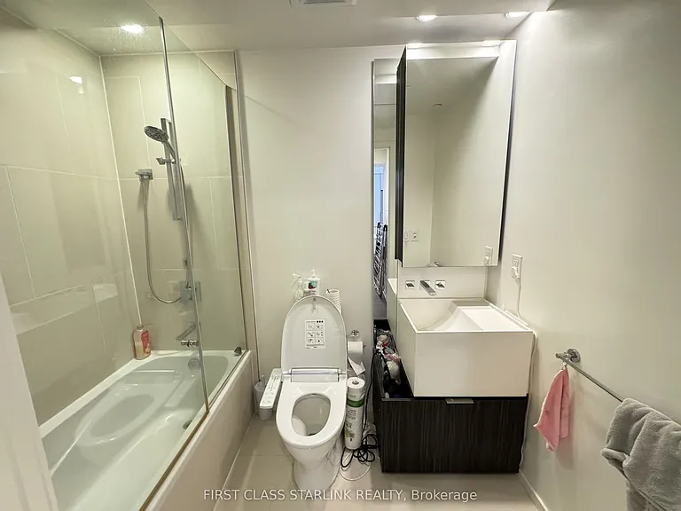 1 Bloor St E #811 — Photo 12