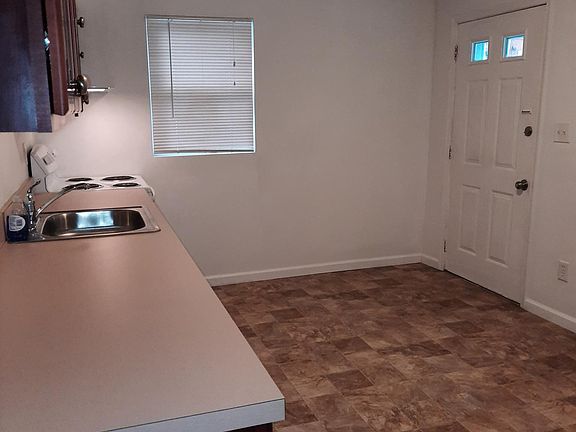 3rd image of 1217 Oak St APT 1