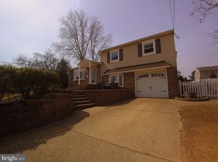 10870 Meadow Ln, Philadelphia, PA 19154