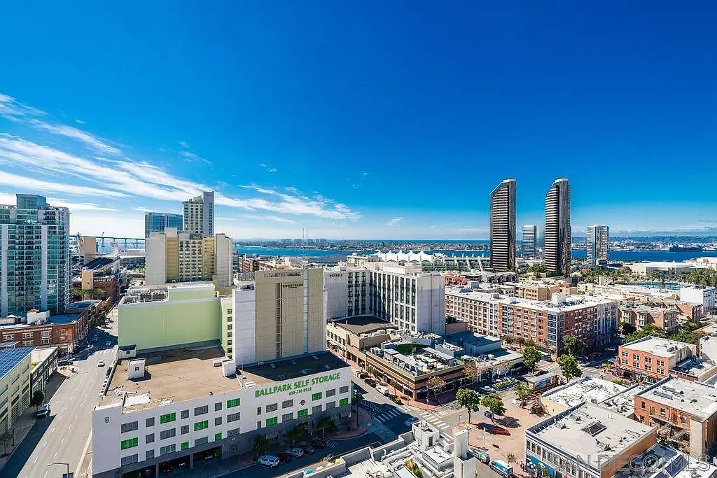 2 bed, 2.0 bath, 1195 sqft, $7,900 — Photo 3