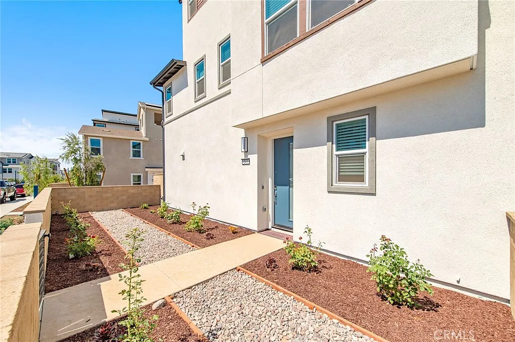Building Photo - 243 Yerba