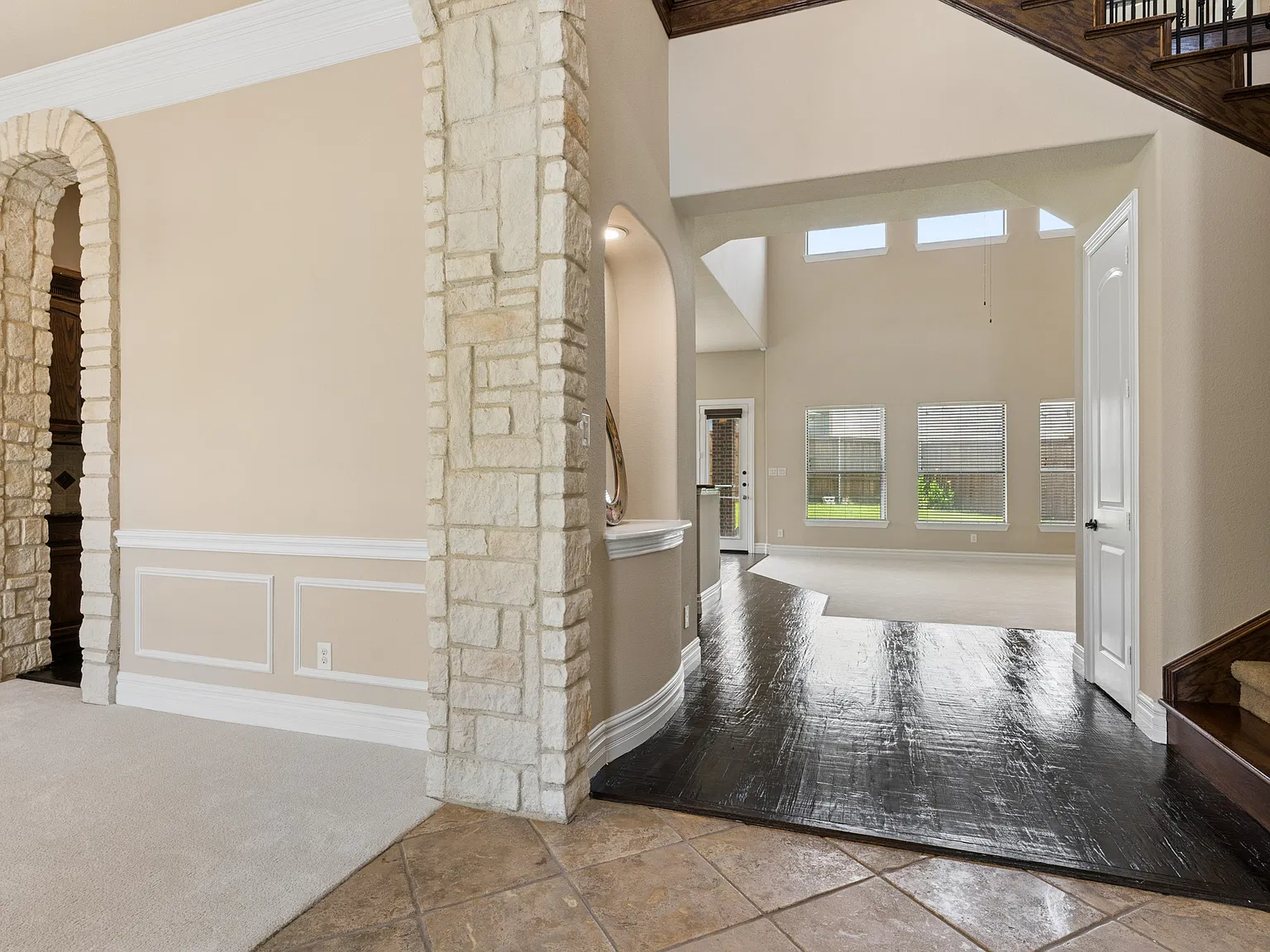5 bed, 5278 sqft, $4,350 — Photo 4