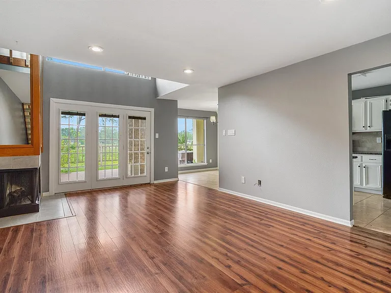 16212 Seahorse Dr — Photo 3
