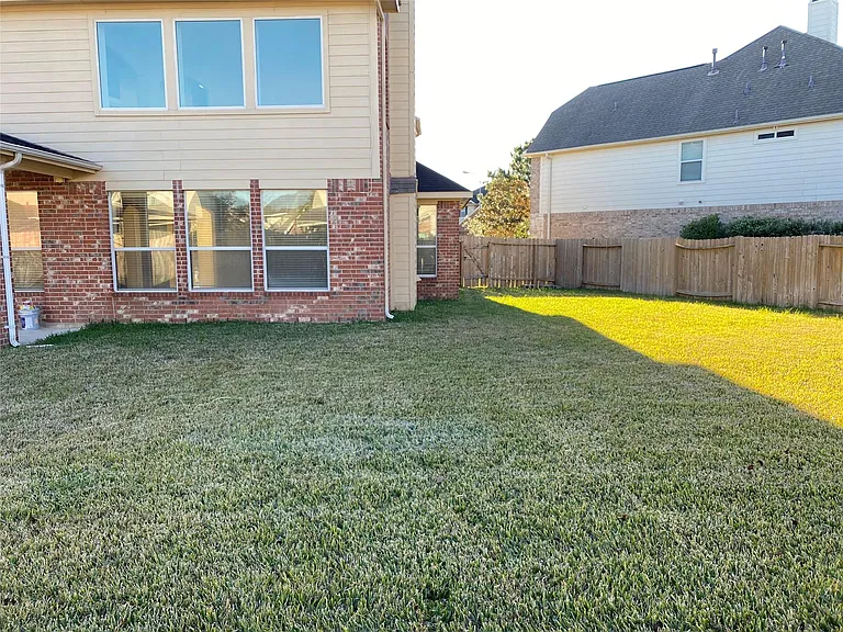 10930 Reston Point Dr — Photo 24