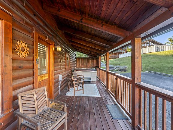 4th image of 526 Blackberry Ridge Way