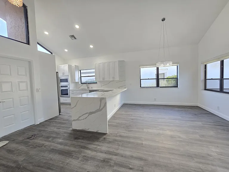 8598 Kimble Way — Photo 5
