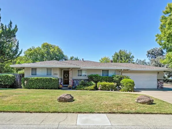 4790 American River Dr, Carmichael, CA 95608
