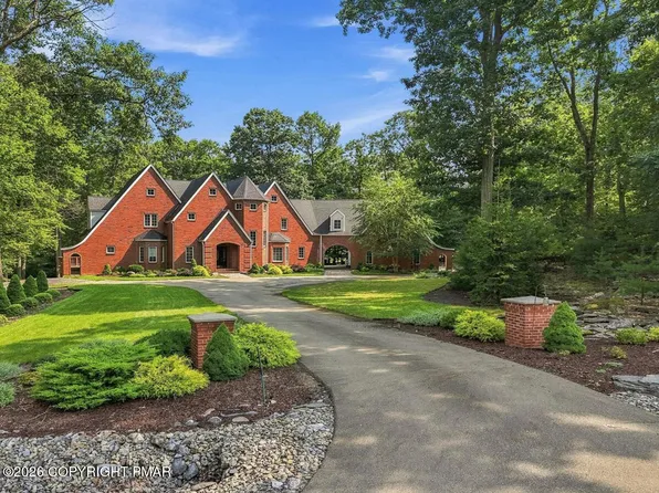 213 Escoll Dr, East Stroudsburg, PA 18301