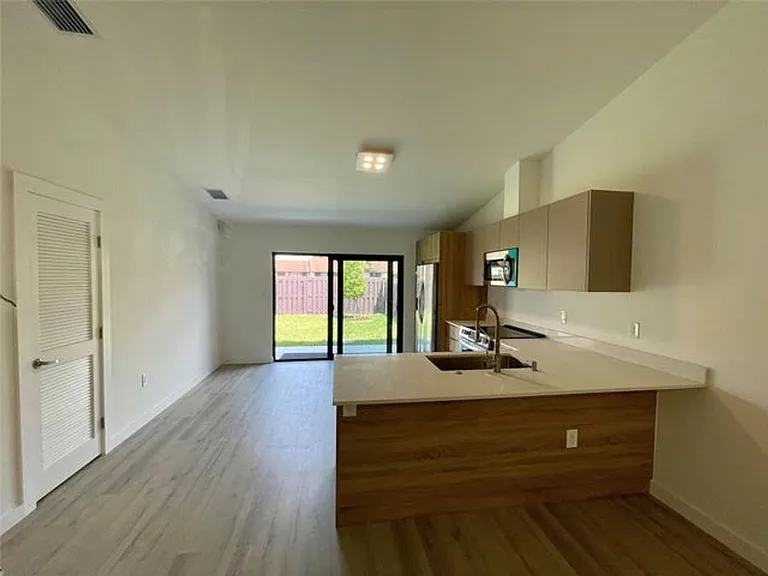 4741 SW 135th Pl — Photo 2