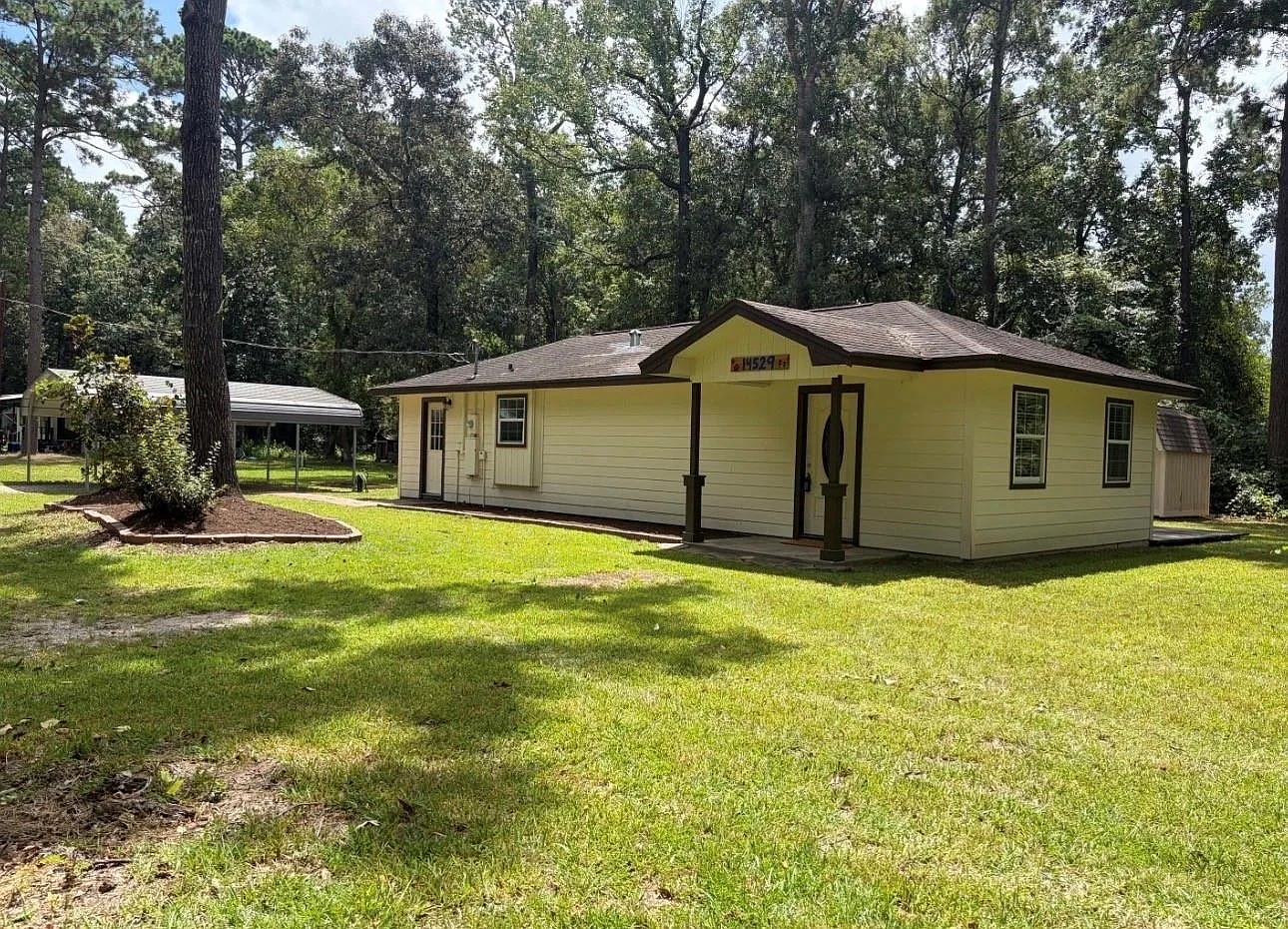 2 bed, 1.0 bath, 1208 sqft, $1,350 — Photo 2