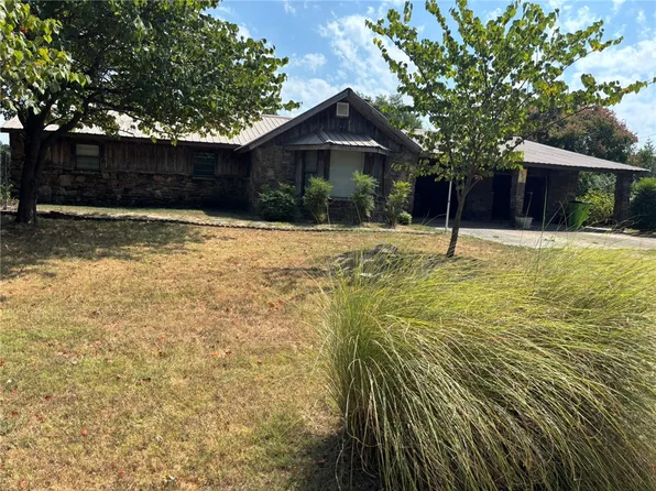 525 S Zion St, Lowell, AR 72745
