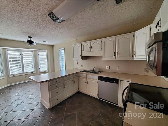 4th image of 603 29th Ave NE APT 210